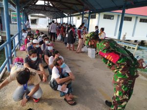 Pantau Kedatangan 125 WNI. MKPO, Bati Tuud Koramil 01/0315 Bintan Imbau Agar Tetap Utamakan Protkes