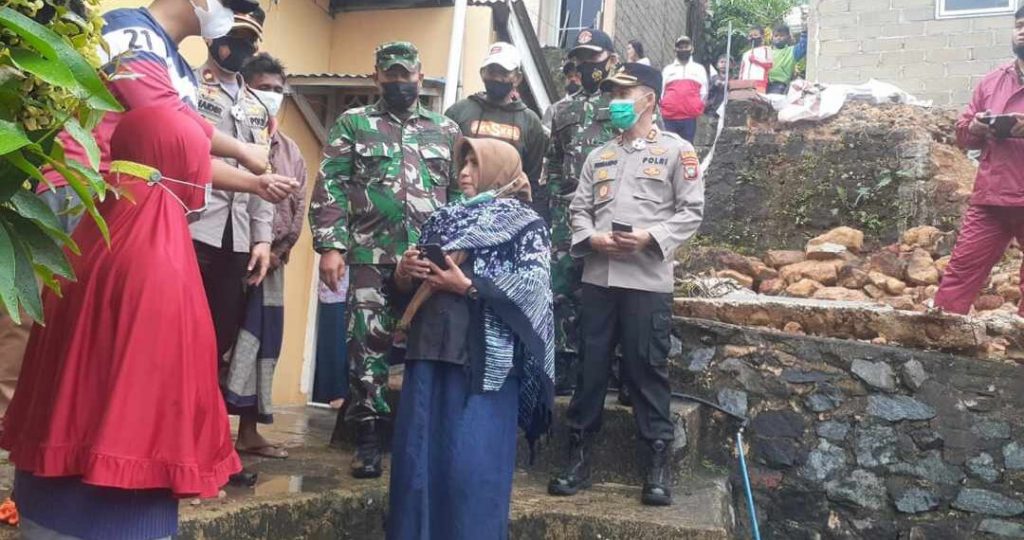 Walikota Tanjungpinang Bersama Forkopimda Tinjau Warga Terdampak Banjir