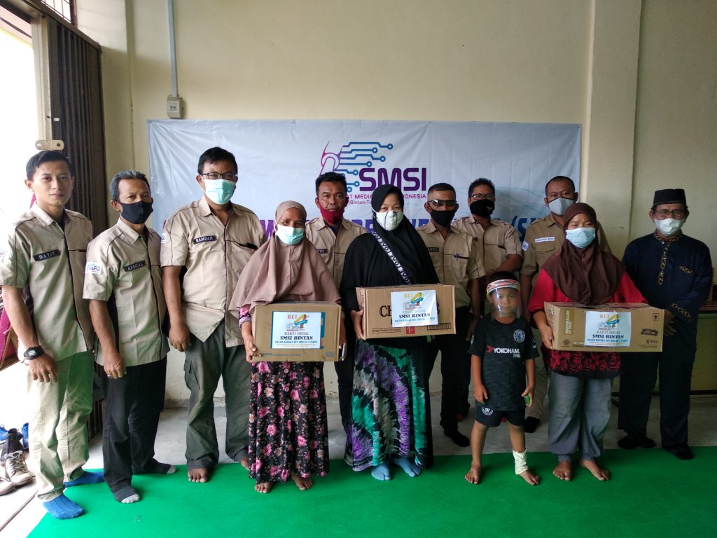 SMSI Bintan Tanjungpinang Bagikan Paket Sembako Pada Kaum Dhuafa, Warga: Terima Kasih SMSI