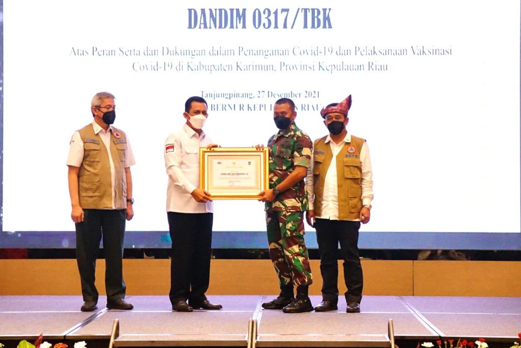 Dandim 0317/TBK Terima Penghargaan dari Gubernur Kepri