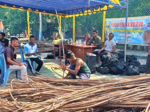 Masyarakat Busung Panjang Ikuti Pelatihan Pembuatan Bubu Ketam Tahap Dua, Sekcam Puji Kreativitas Desa