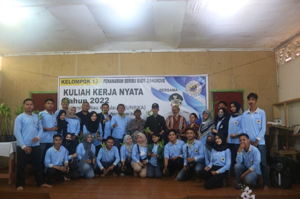 Inspiratif, Mahasiswa KKN Unrika Tanam Seribu Bibit Magrove