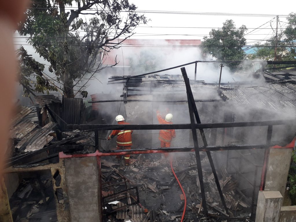 Polisi Selidiki Penyebab Kebakaran Rumah di Kampung Bulang, Saksi : Ada OTK Keluar Sebelum Kebakaran