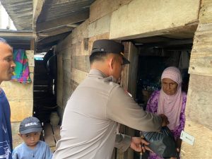 AKBP Syafruddin Semidang Sakti Berikan Bantuan Sosial Kepada Masyarakat Pesisir Timur