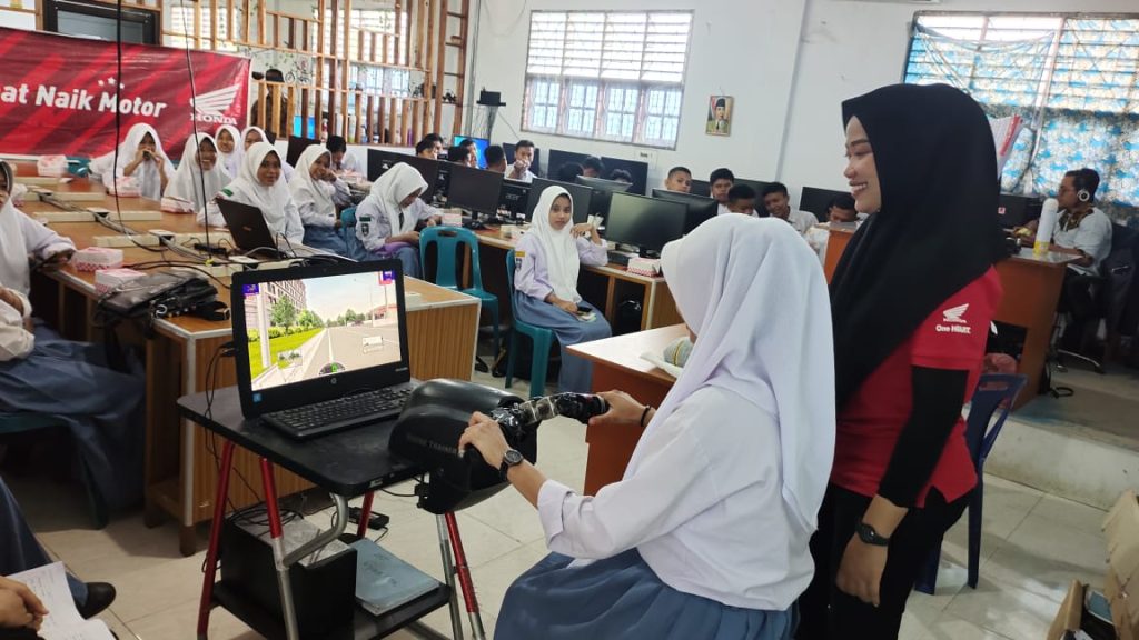 Honda Anugerah Kisaran lakukan giat Safety riding Di Sekolah Muhammadiyah