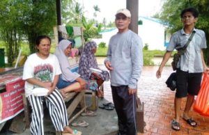 Anggota DPRD Kota Bengkulu Salurkan Sembako Kepada Warga Terdampak Banjir