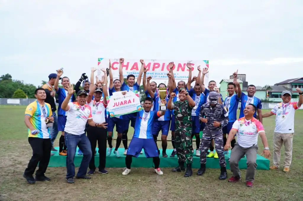 PORSIDAS FC Juara Turnamen Sepak Bola U-40 Hari Jadi Kabupaten Lingga ke-21